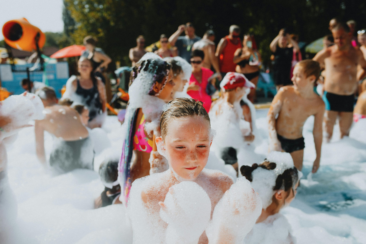 Bobler, børn, dagtimer. Photograf: Helena Jankovičová Kováčová - https://www.pexels.com/da-dk/@helen1.